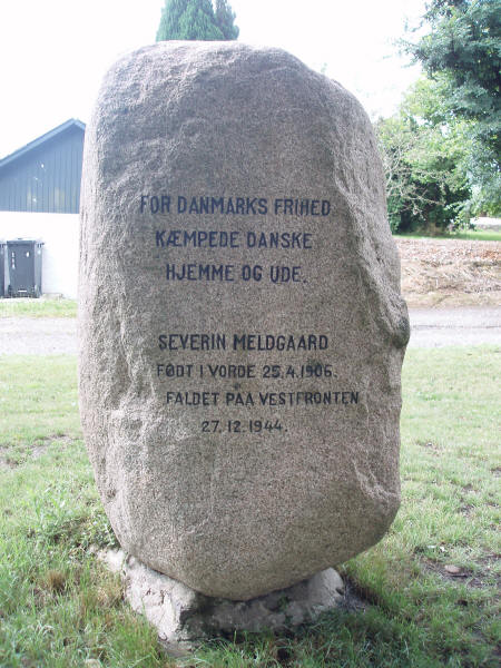 Bagsiden af befrielsesstenen i Vorde, Viborg kommune