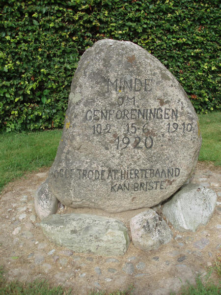 Genforeningssten i Ragebøl by, Dybbøl sogn, Sønderborg kommune